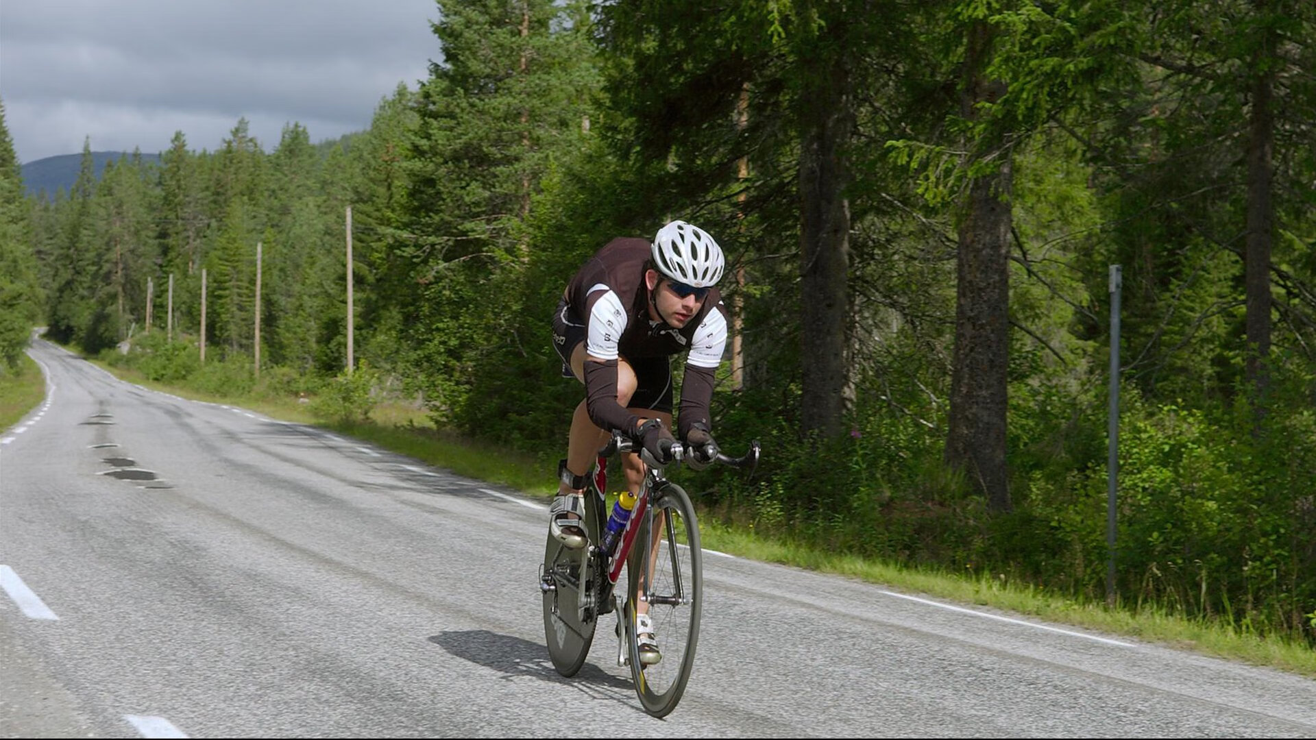 欧宝体育-莱万多夫斯基关键节点出色防守，拜仁带队取胜！